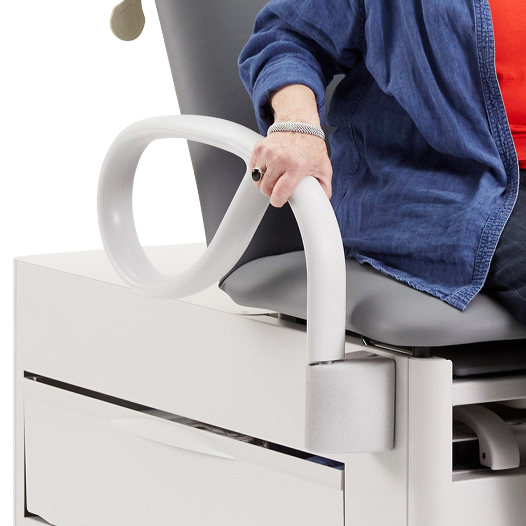 Brewer Patient Assist Handle for Access 1000 (3500920) improves patient safety and confidence during entry, positioning, and exit.