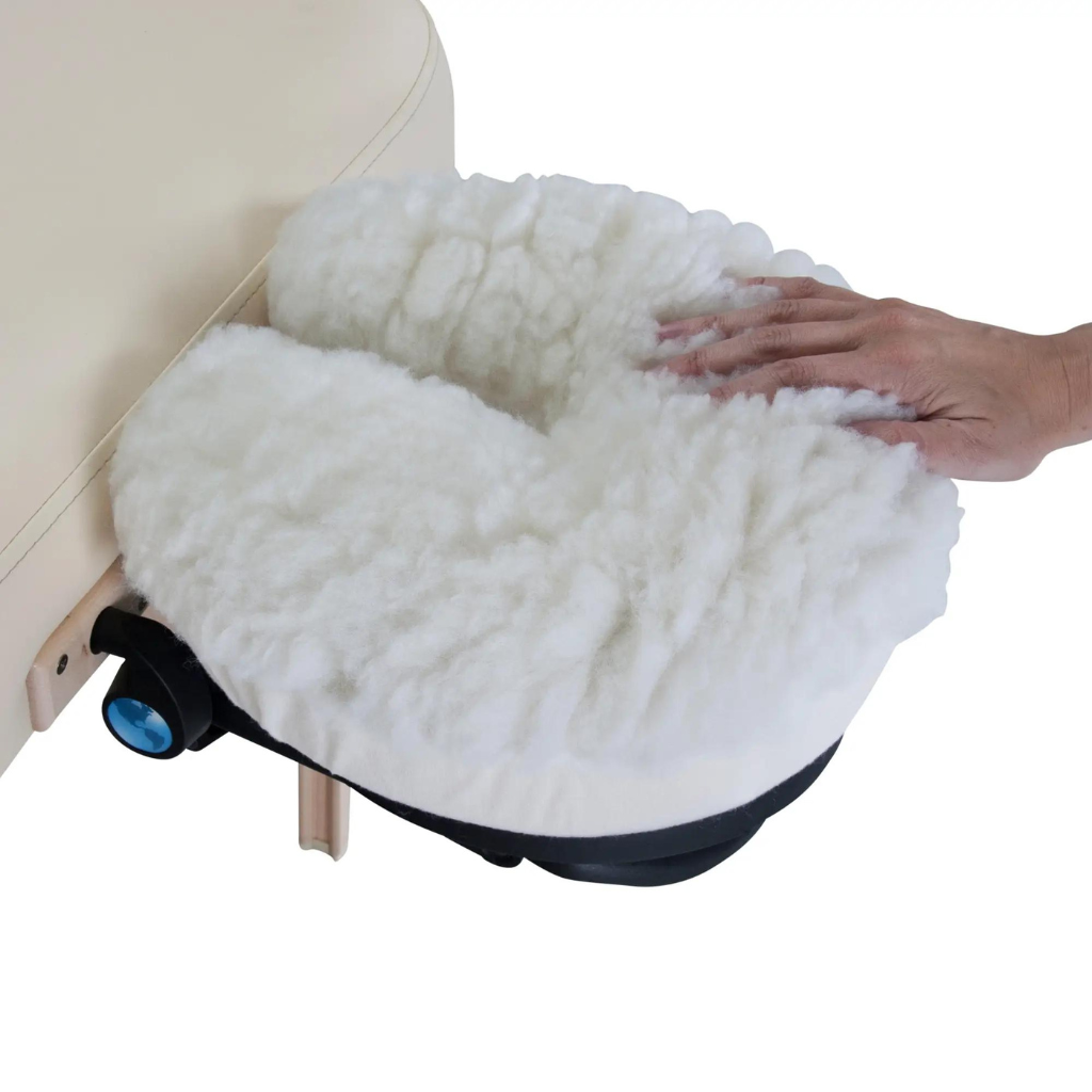 Earthlite Fleece Crescent Cover hand