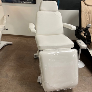 Silhouet-Tone Med Spa Chair Elite Platinum (412256) in Showroom