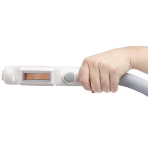 Extra 818 features a dual hand piece. A cold hand piece for hair removal and a facial hand piece for aesthetic treatments