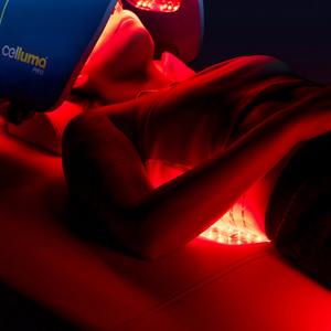 Radiance PT Pulsed LED Light Therapy Treatment Table illustrating the face shield with model.