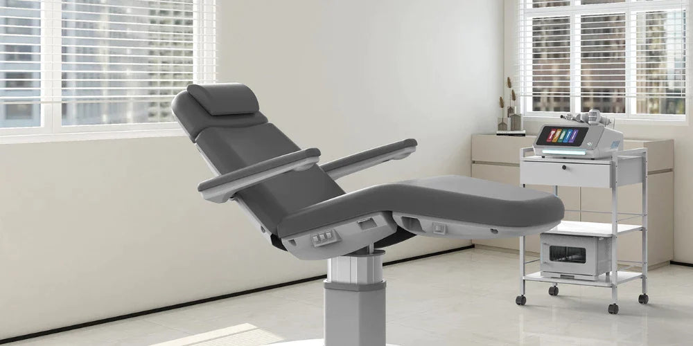 Treatment tables and equipment for a professional and well-equipped treatment room