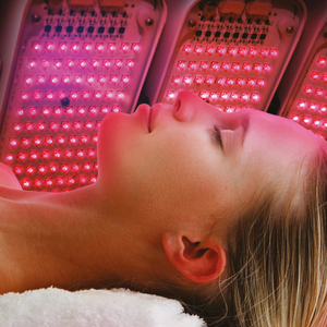 Woman using Silhouet-Tone Soli-Lite Photobiomodulation Red light (411569) while lying down.